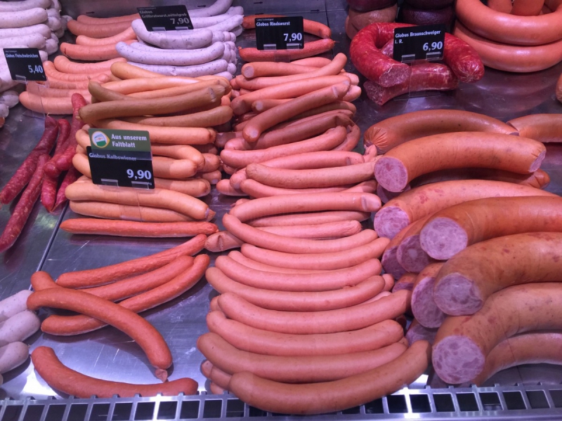 charcuterie-LES SALLES SUR VERDON-min_sausages_meat_butchery-1069321